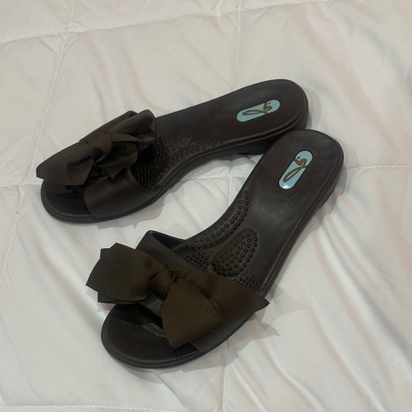 NWOT Elegant Brown Slide Sandals with Bow size 5.5 - Picture 2 of 5